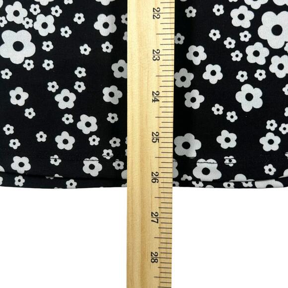 Michael Kors - Women's Black / White Flower Blouse - Size: Large - Picture 5 of 8